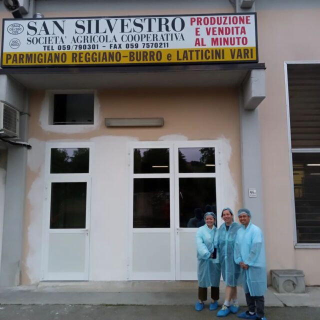 This wonderful and sweet couple came from Malaysia to visit our country.
They really loved our Parmigiano Reggiano and Aceto Balsamico....and of course our ebike rides ok the Modenese Countryside!
❣️

#ebikemodena 
#parmigianoreggiano 
#frommalaysiawithlove❤️ 
#acetobalsamicotradizionaledimodena 
#ebiketours 
#castelvetrodimodena