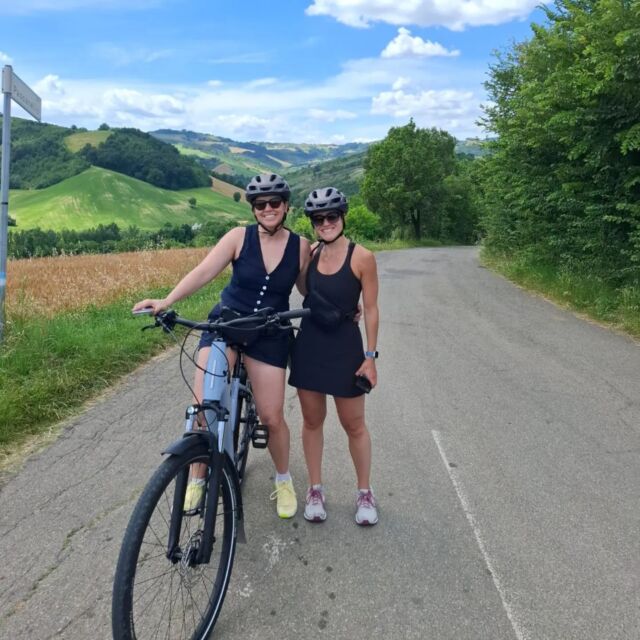 ☀️☀️ Another beautiful day another beautiful ebike tour!
Thanks Taylor and Rachelle from the USA 🇺🇲, for having spent your time with us.
We had a lot of fun together!!

#rideandtaste
#ebikewithus 
##ebikemodena 
#balsamicvinegar